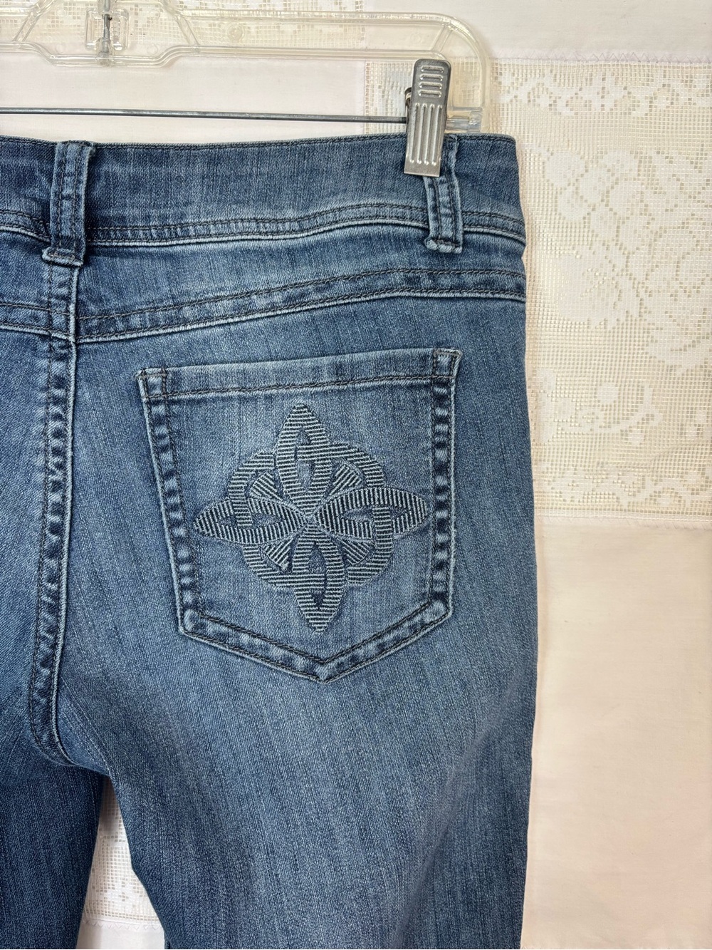 Low rise Embroidered Pocket Y2K Vibe Boho Flare Denim‎ Jeans Women’s Size 6